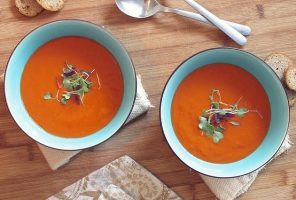 Soups will warm you up on a chilly fall night or wintery evening. (ponce_photography/Pixabay)