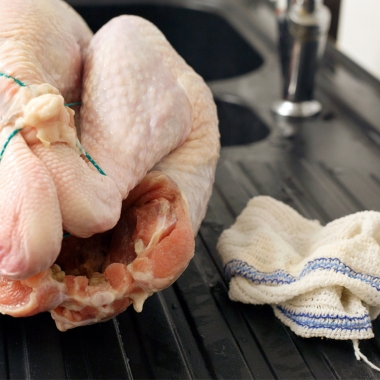 Turkeys should only be thawed in the refridgerator, cold water or the microwave. (Photo: jax10289/iStock)