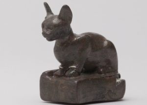 A weight int he form of a cat. (Photo: Brooklyn Museum)