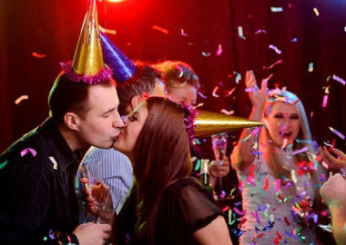 You don't need a boyfriend to land a New Year's Eve kiss. (Photo: iStock Photo)