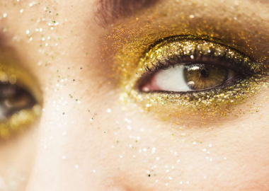 Glittery eyes can be subtle or dramatic. The key lies in getting a highly pigmented glitter shadow (Photo: L’oreal Paris)Glittery eyes can be subtle or dramatic. The key lies in getting a highly pigmented glitter shadow (Photo: L’oreal Paris)