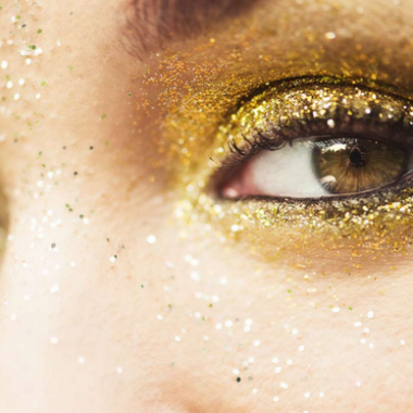 Glittery eyes can be subtle or dramatic. The key lies in getting a highly pigmented glitter shadow (Photo: L’oreal Paris)Glittery eyes can be subtle or dramatic. The key lies in getting a highly pigmented glitter shadow (Photo: L’oreal Paris)