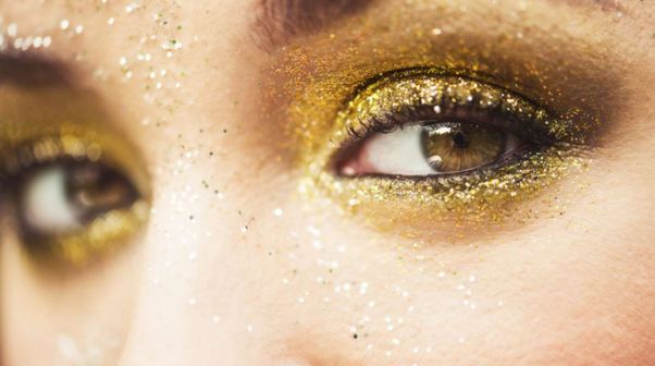Glittery eyes can be subtle or dramatic. The key lies in getting a highly pigmented glitter shadow (Photo: L’oreal Paris)Glittery eyes can be subtle or dramatic. The key lies in getting a highly pigmented glitter shadow (Photo: L’oreal Paris)