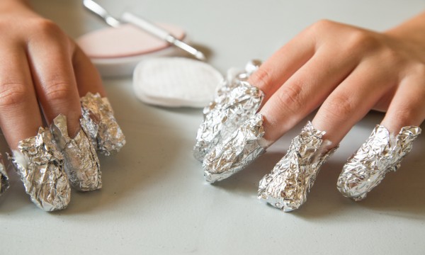 For gel polish to be removed, acetone must be used and your nails have to be wrapped in aluminum foil. (Photo: Amy Muschik/123RF)