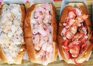 Luke's Lobster will bring its crab, shrimp and lobster rolls (l to r) to Farragut Square starting Friday. (Photo: torenw/Instagram)