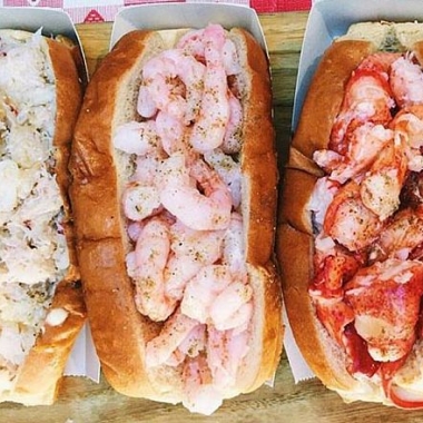 Luke's Lobster will bring its crab, shrimp and lobster rolls (l to r) to Farragut Square starting Friday. (Photo: torenw/Instagram)