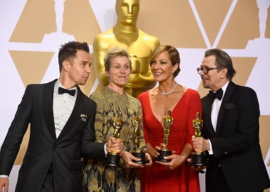 Sam Rockwell (l to r),, Frances McDormand, Allison Janney and Gary Oldham celebrate their acting Oscars backstage. (Photo: Getty Images)