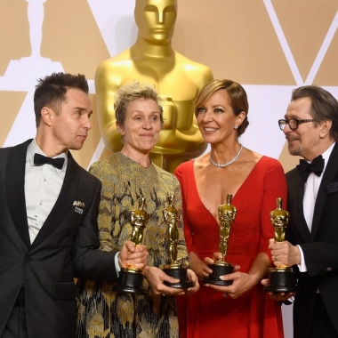 Sam Rockwell (l to r),, Frances McDormand, Allison Janney and Gary Oldham celebrate their acting Oscars backstage. (Photo: Getty Images)