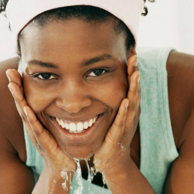 Dematologists recommend you wash your face each morning and evening, as well as after exercising. (Photo: Bubend)