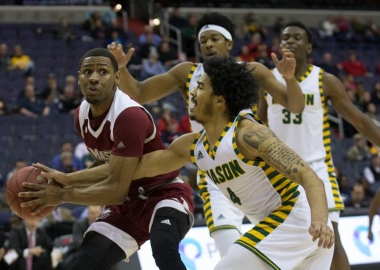 George Mason be the University of Massachusetts 80-75 on Thursday to advance into Friday's Atlantic 10 Conference semifinals at the Capital One Arean. (Photo: Mitchell Laff/Atlantic 10)