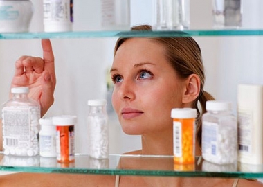 You can safely and annonymously dispose of opioids and other expired or unused prescriptions this Saturday from 10 a.m.-2 p.m. during National Prescription Drug Take Back Day. (Photo: Getty Images)