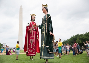 The gegants (giants) from Catalonia lead a process across the National Mall. Created in 1977 by the Casa Ingenio studio, these giants represent a queen and a king named after Oliana’s patron saints, St. Andrew and the Virgin of Angels (Photo: Daniel Martinez Gonzales/Ralph Rinzler Folklife Archives)