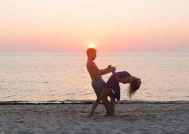 Let yourself have a summer fling this season. (Photo: Mosuno/Stocksy)