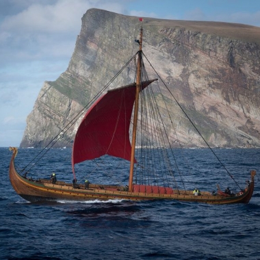 The Viking ship Draken Harald Hårfagre sailing past a cliff. (Photo Viking Nilsson):
