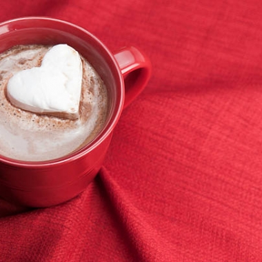 Heart shaped marshmallow in a mug of hot chocolate. (Photo: Getty Images)