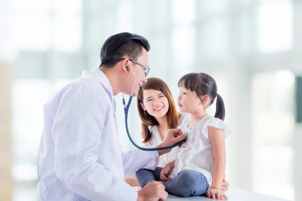 Pediatrician listting to the heart of a little girl while her mother looks on. (Photo: Shutterstock)