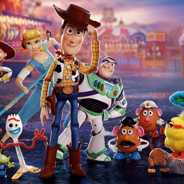 Woody, Buzz, Bo Peep, Forky and the other toys at a carnival, (Photo: Pixar)