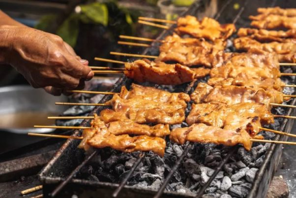 Beef and chicken skewers on a coal grill. (Photo: Shutterstock)