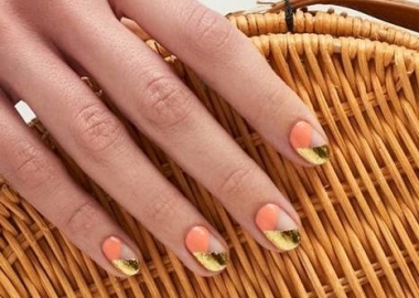 Woman's hand with peach beds and gold tips. (Photo: Paintbox)