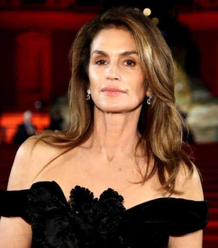 Model Cindy Crawford with highlights. (Photo: Getty Images)