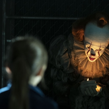 Pennywise the clown tries to lure a little girl into the dark. (Photo: Warner Bros. Pictures)