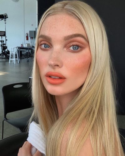 Blonde with coral eyes and lips. (Photo: Hung Vanngo/Instagram)