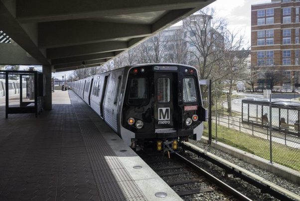 A 7000 series Metrorail train in an outdoor station. (Photo: ExactoCreation/Flickr)