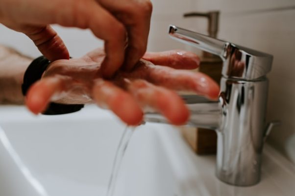 Closeup of someone washing their hands. (Photo: Claudio Schwarz/Unsplash)