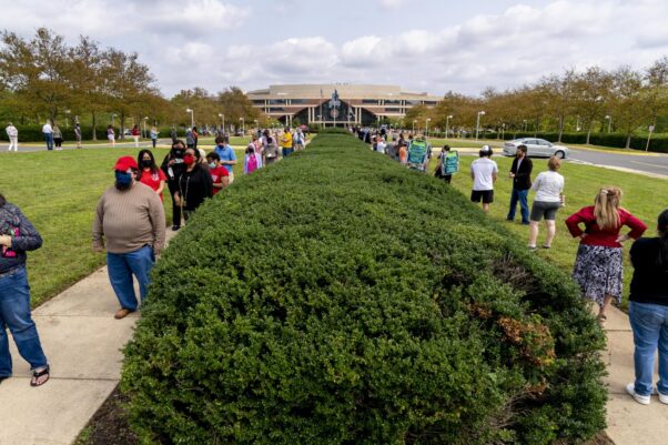 A line stretching the equivalent of two football fields forms as hundreds wait in line for early voting at Fairfax County Government Center on Sept. 18. (Photo: Andrew Harnik/AP)