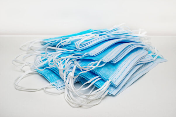A pile of disposable surgical face masks. (Photo: Hung Chung Chih/iStock)
