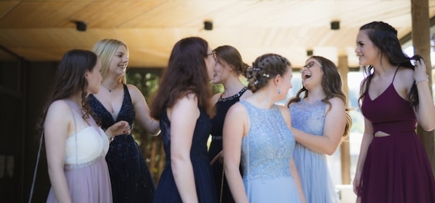 Several girls at prom. (Photo: Marcel Strauss/Unsplash)