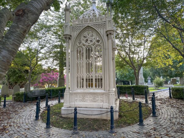 President James Monroe's tomb looks like a white bird cage with empty windows on all four sides and a chain around the perimeter. (Photo: Hollywood Cemetery/Facebook)