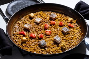 El Taller del Xiquet's fideuà, paella made with vermicelli noodles rather than rice in a wok-like pan topped with seafood. (Photo: El Taller del Xiquet/Facebook)