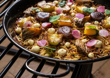Mushroom fideua, a short noodle paella, with seasonal mushrooms and vegetables. (Photo: Arrels)