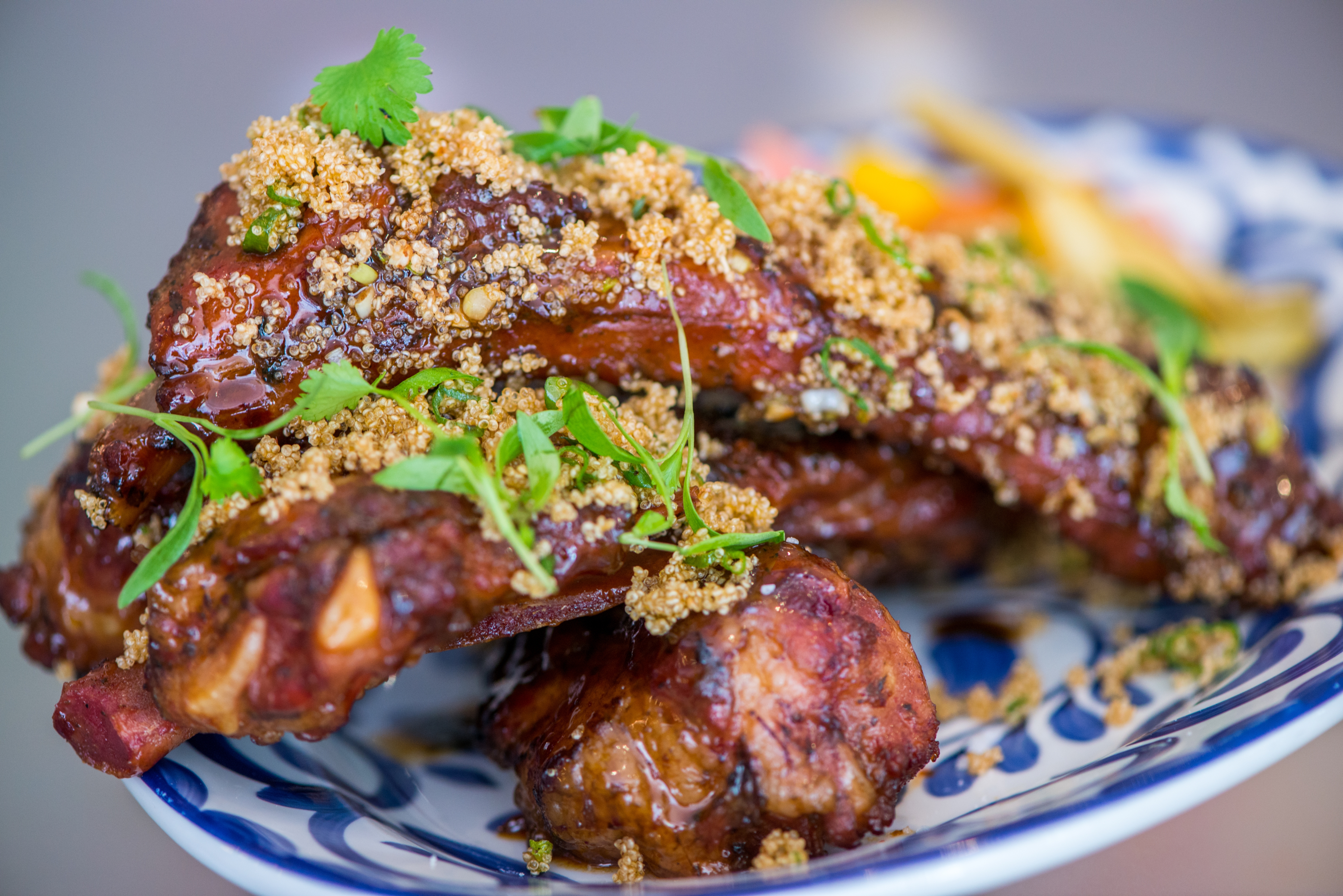 Puerco en Chile Morita: pork spare ribs (Photo: Dan Swartz)