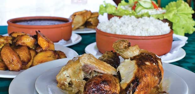 Cuba Libre's trip to Cuba includes a visit to El Aljibe, Havana's historic chicken and rice restaurant. (Photo: Alain L. Gutiérrez/On Cuba magazine)
