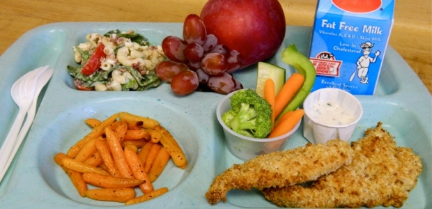 School lunches have more fruits, vegetables and whole grains and less sodium than in 2000. (Photo: Guiding Stars)