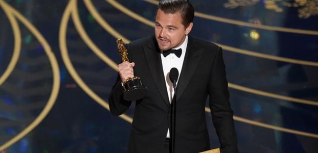 Leonardo DiCaprio accepts his best actor Oscar. (Photo: Chris Pizzello/Invision/AP)